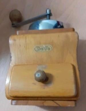 Vintage koffiemolen, Ophalen
