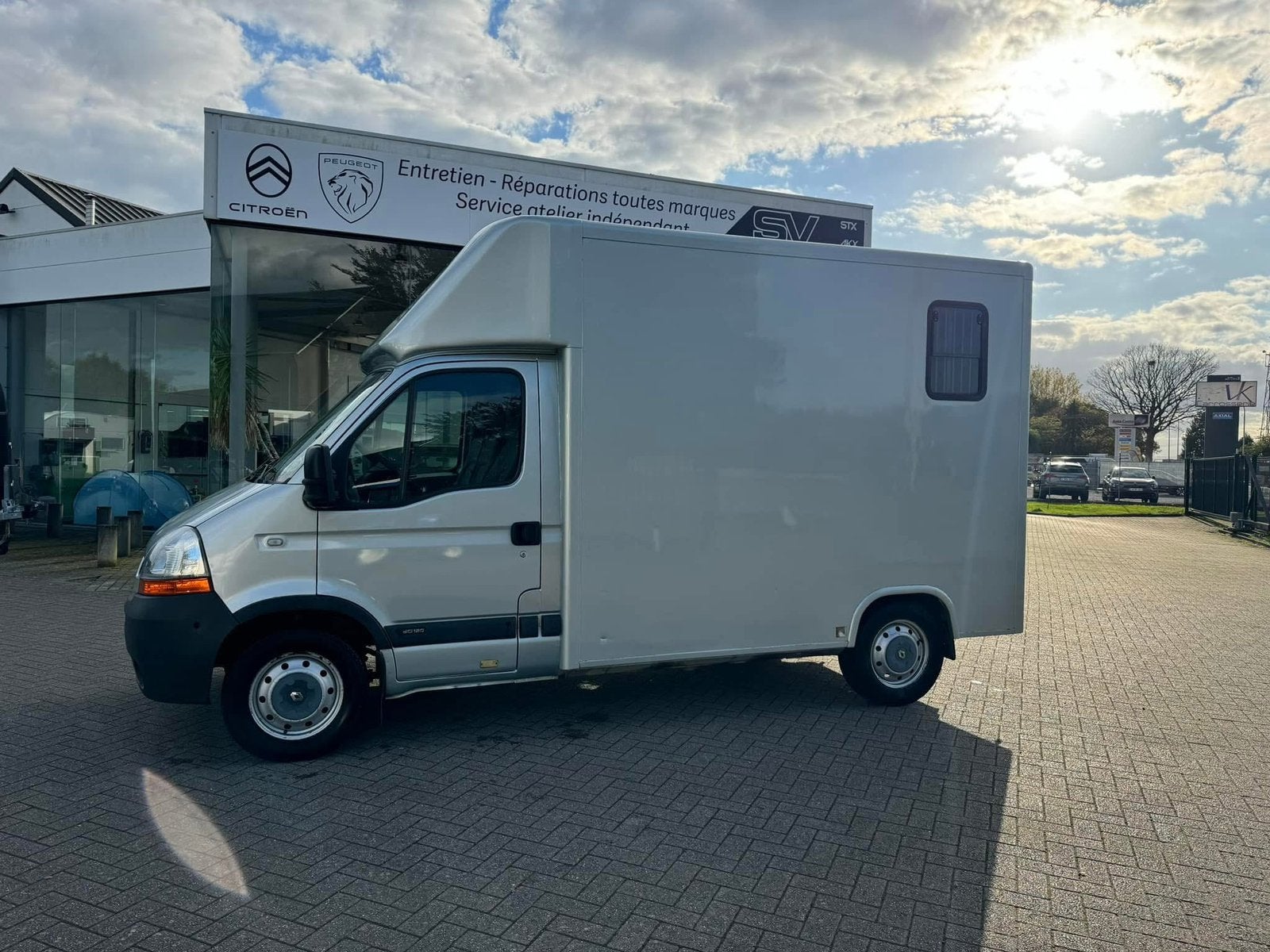 Renault master TVA DEDUCTIBLE, Animaux & Accessoires, Enlèvement