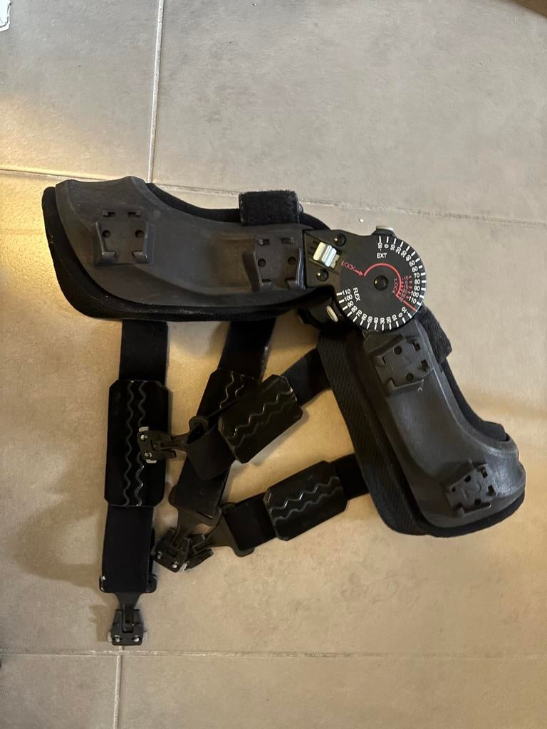 Knie brace links, Ophalen, Zo goed als nieuw