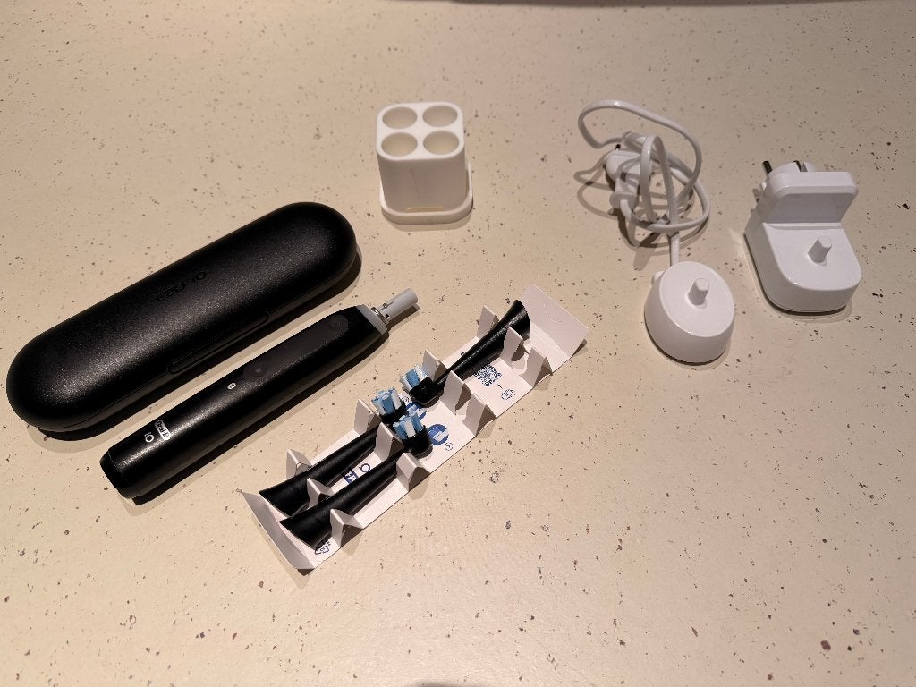 Oral-B iO 5N - Elektrische Tandenborstel - Zwart (+ extras), Enlèvement ou Envoi, Comme neuf, Brosse à dents