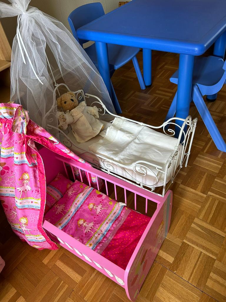 Poppenbedje Little Princess en tafeltje met 2 stoeltjes, Kinderen en Baby's, Ophalen, Zo goed als nieuw, Jongen of Meisje