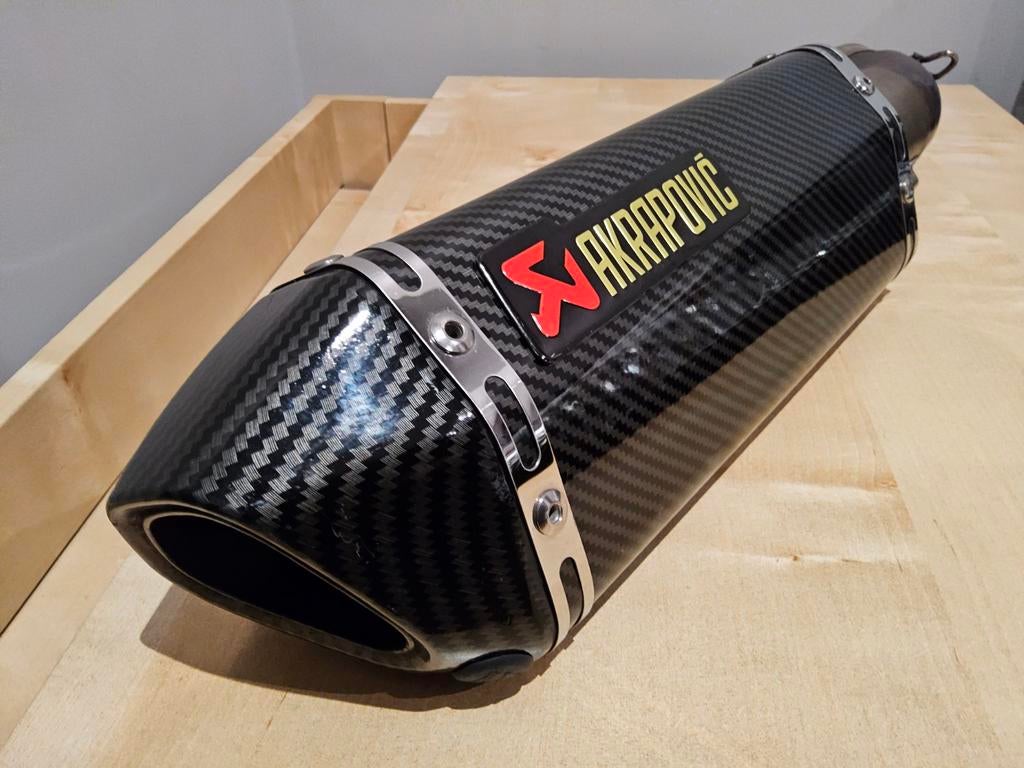 Akrapovic universele geluiddemper, Motoren, Zo goed als nieuw