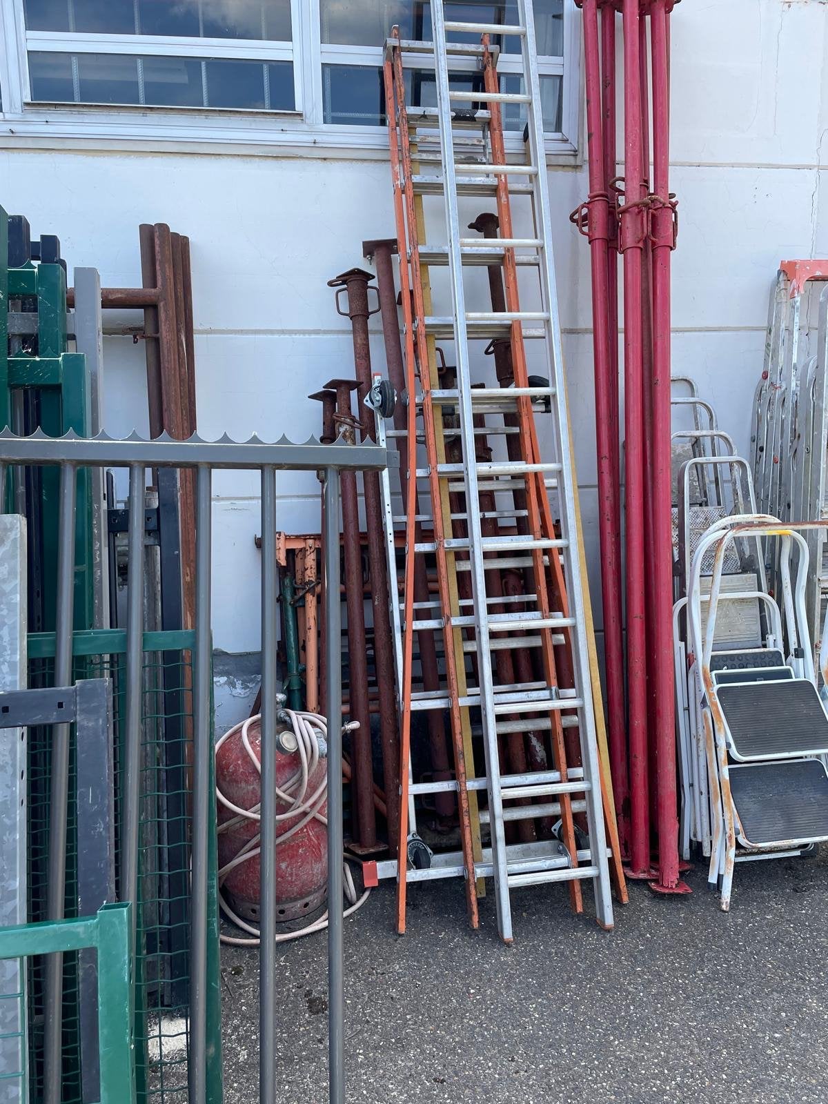 Aluminium ladder met 14 treden, Doe-het-zelf en Bouw, Ladders en Trappen, Ophalen, Gebruikt, Ladder, 2 tot 4 meter