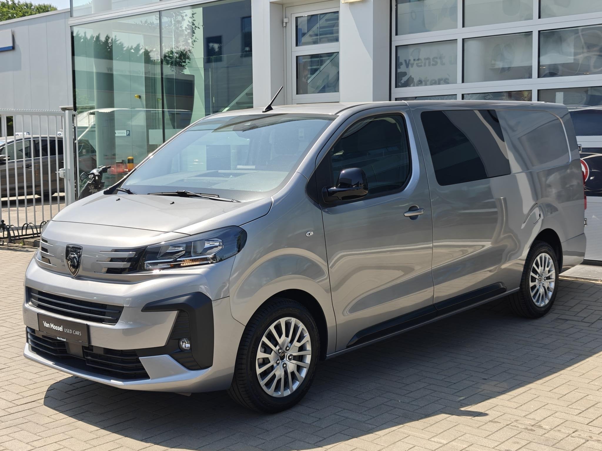 Peugeot Expert Long DC L3 2.0 BlueHDi 180 EAT8, Autos, Argent ou Gris, 4 portes, Entreprise, 3 places