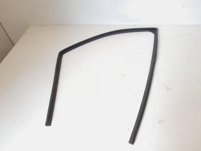 Portierrubber 4Deurs rechts-voor van een Ford Ranger, Gebruikt, -, -, Ophalen of Verzenden