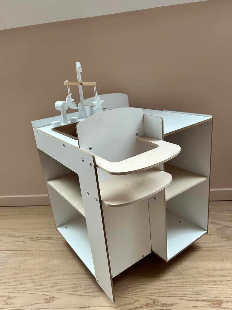 Poppen luiertafel / verzorgingstafel, Ophalen, Zo goed als nieuw