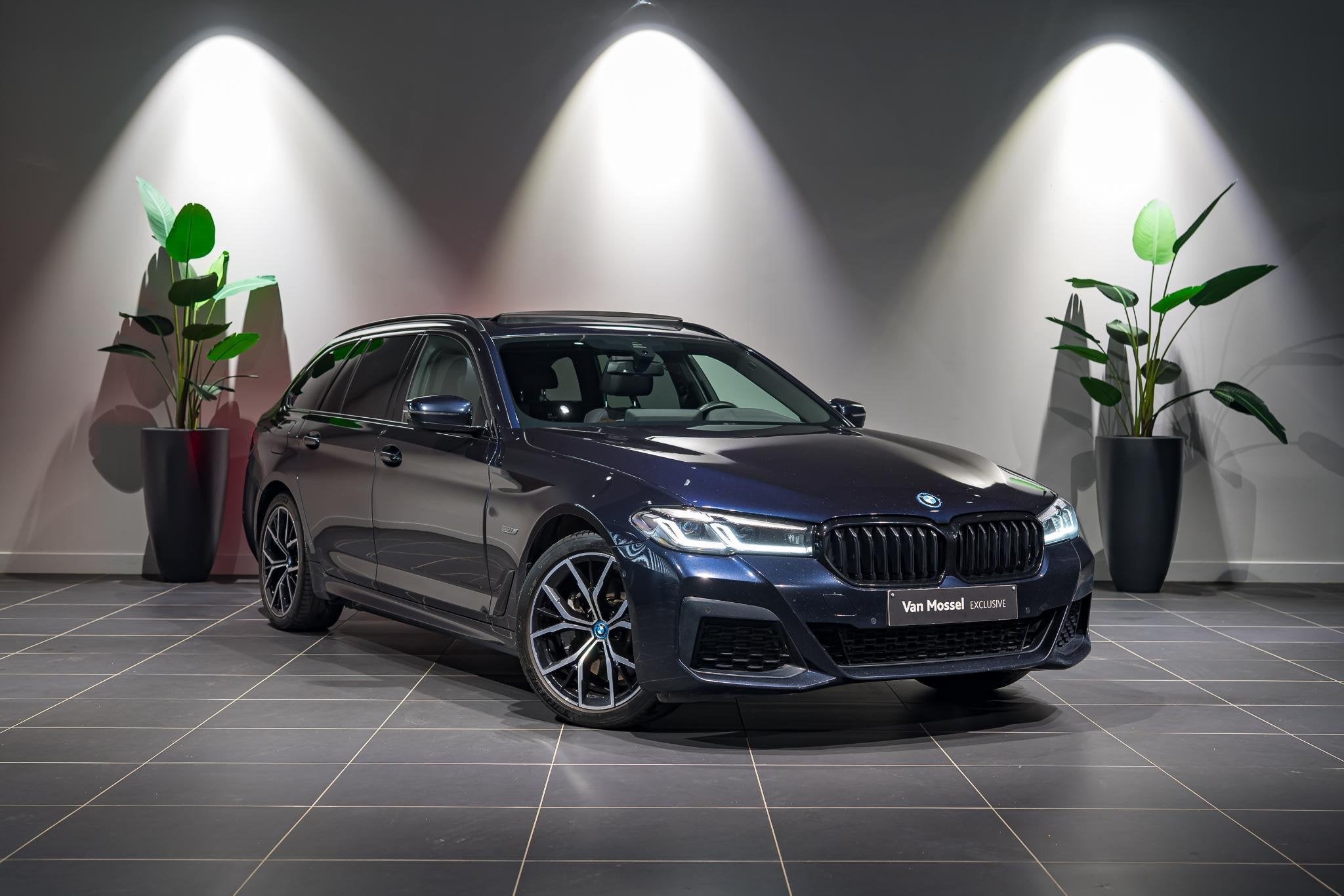 BMW 5 Serie 530 e Touring xDrive (automatique), 12 kWh, 215 kW, 42 g/km, Euro 6