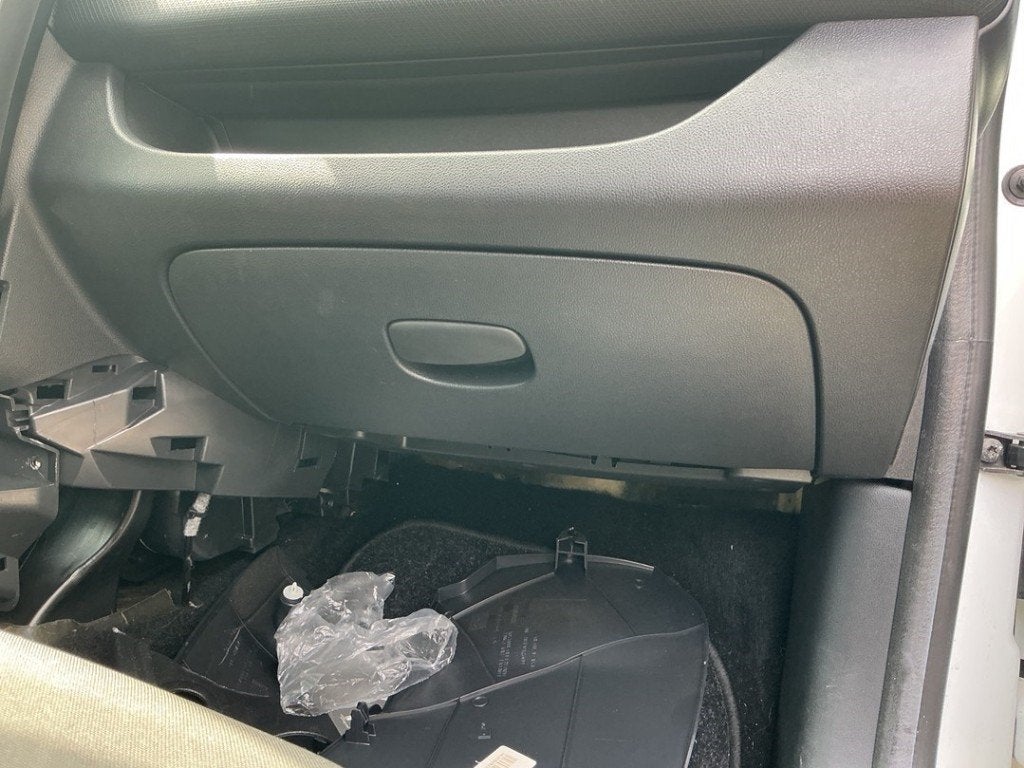 COMPARTIMENT A GANTS Renault Clio IV (5R) (01-2012/08-2021), Renault, Utilisé, Peter-Huppertz-Straße 5
51063  Köln, DE, Dialog.deutschland@renault.de