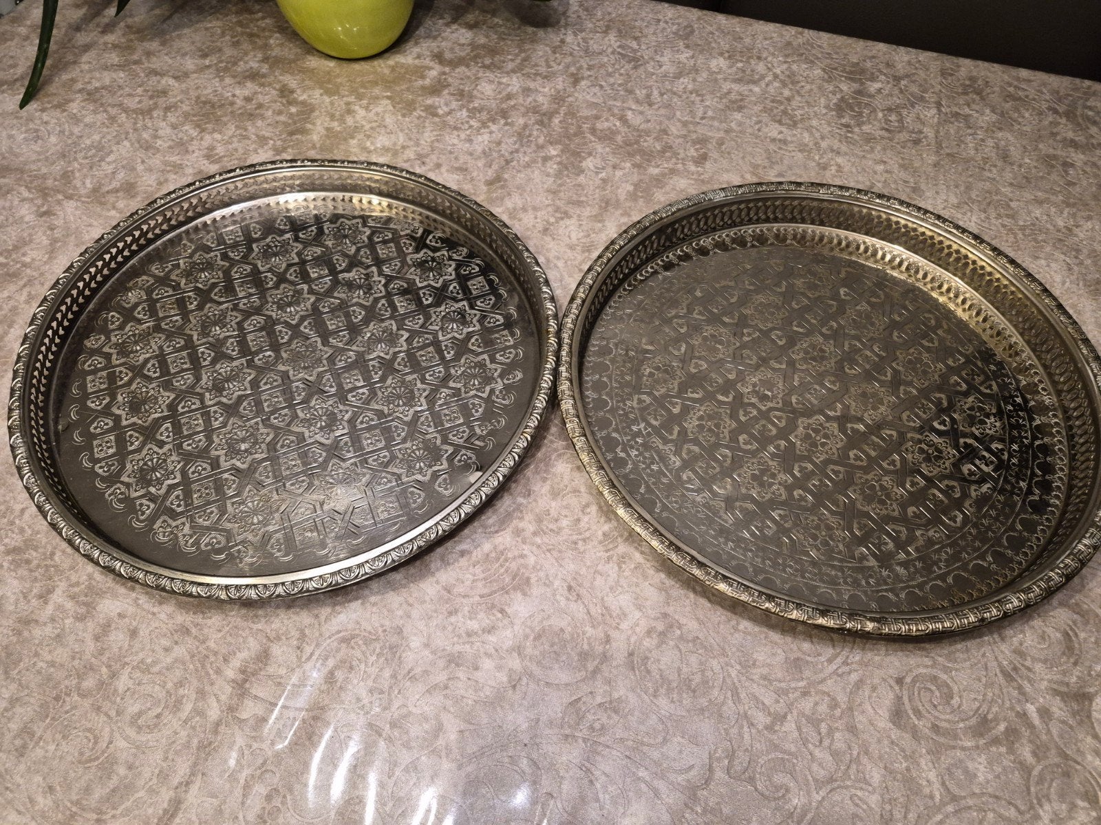 2 VERZILVERDE MAROKKAANSE DINEBLADEN, Ophalen of Verzenden