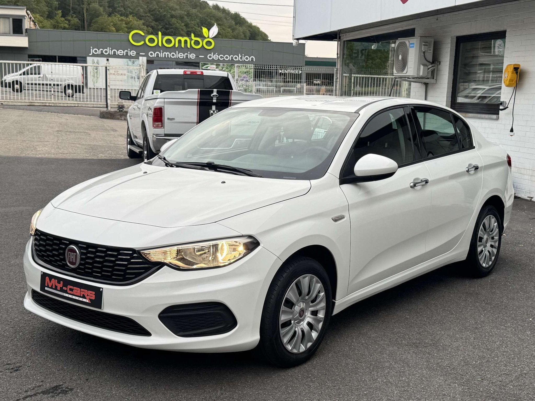 Fiat Tipo 1600 ESSENCE AUTOMATIQUE GPS ETAT NEUVE (bj 2016), Auto's, Fiat, 4 deurs, Gebruikt, 4 cilinders, Wit
