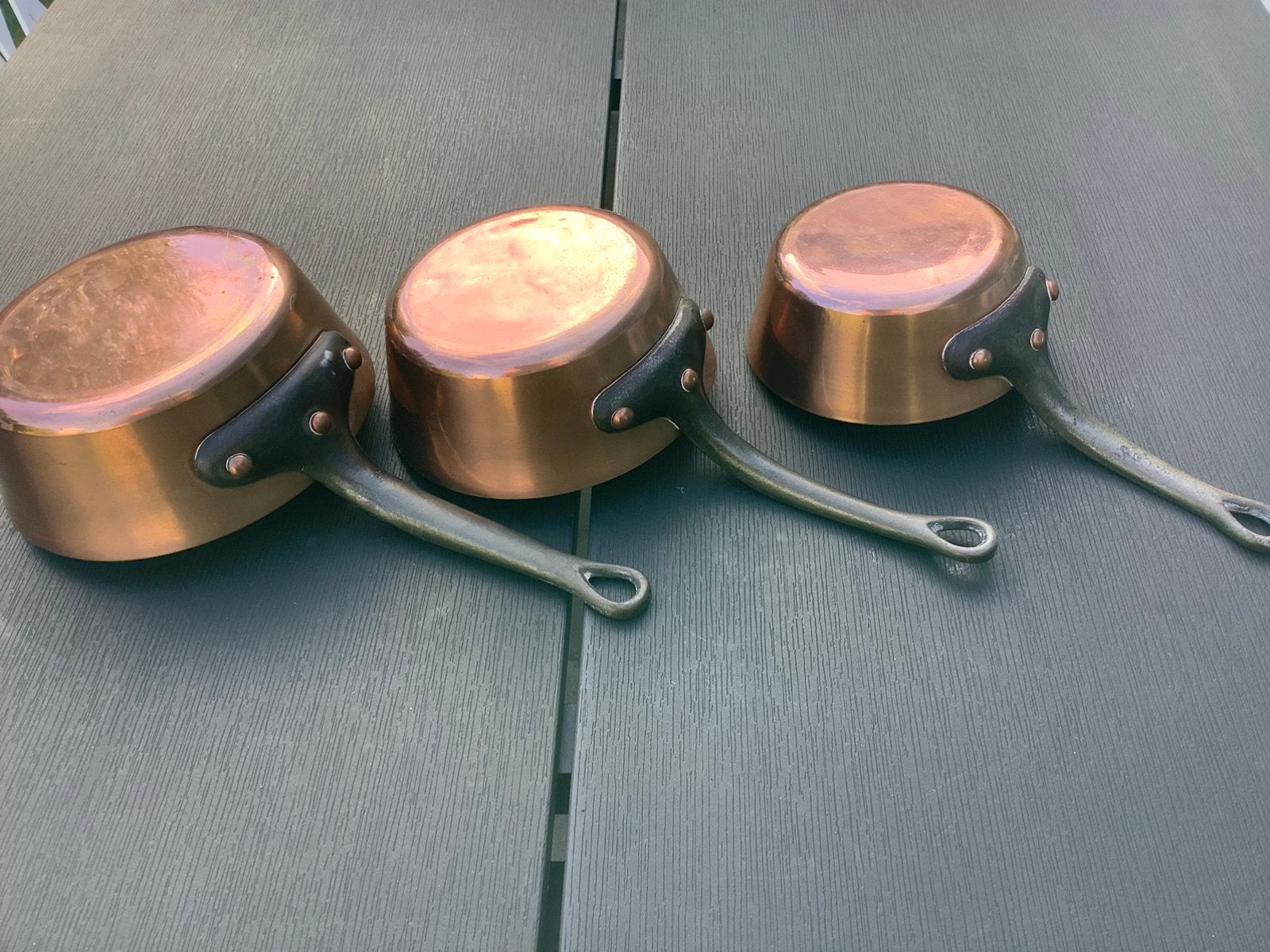 Set van 3 koperen sauteuses van H.G.R. Verbeelen Antwerpen, Enlèvement