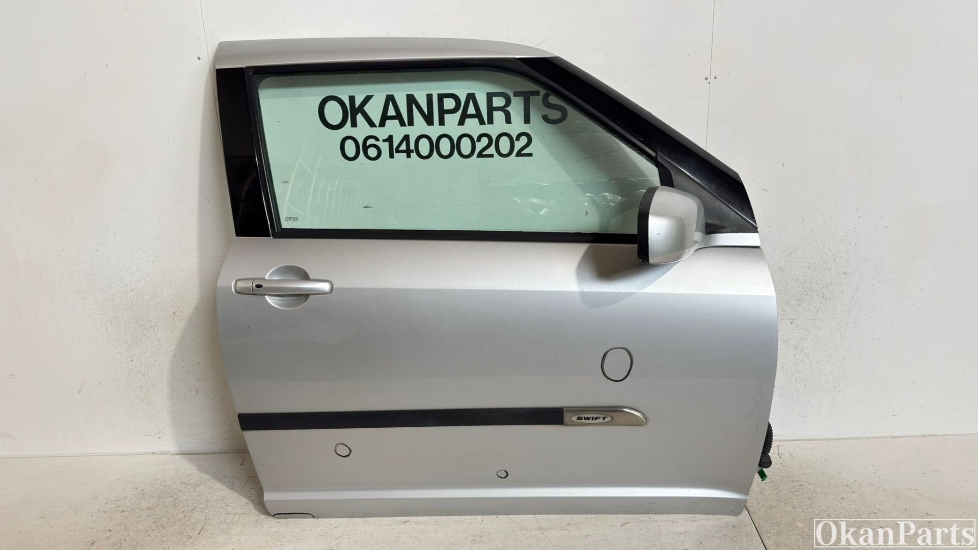 Suzuki Swift porte avant droite, Info@suzuki.co.jp, Takatsuka-cho, Chuo-ku 300
432-8611  Hamamatsu, Suzuki Motor Corporation, Utilisé