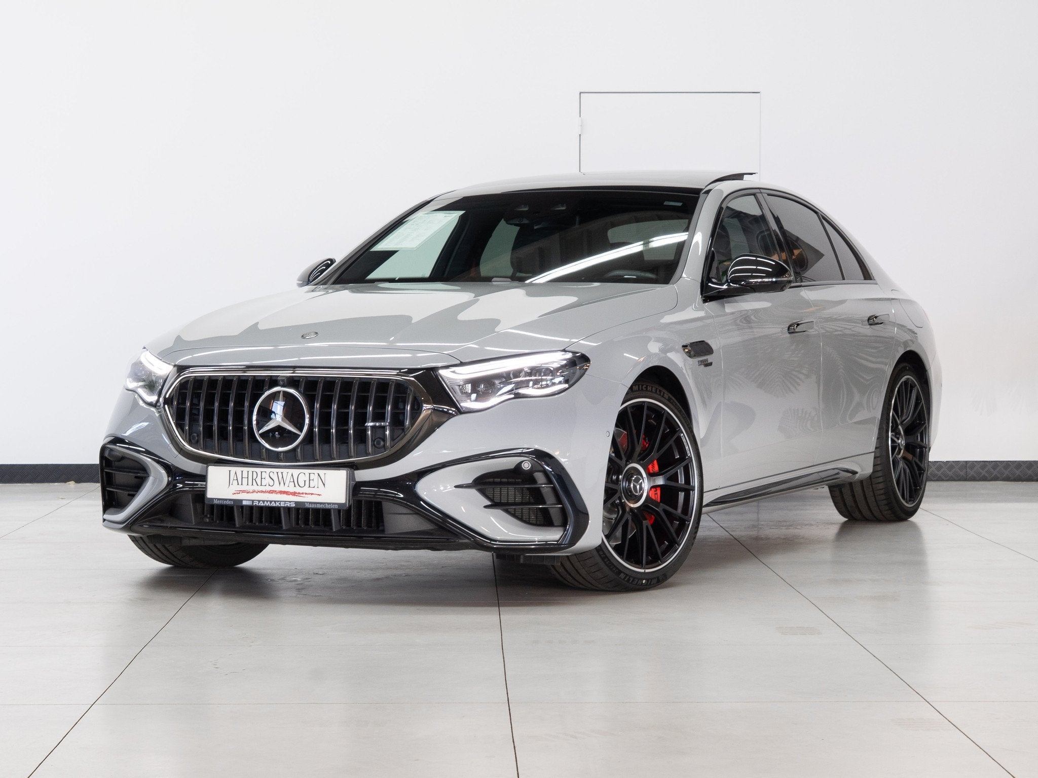 Mercedes-Benz E 53 AMG HYBRID 4M+ Night-II Carbon SUPERSCREE, Auto's, Mercedes-Benz, Automaat, Zwart, Adaptive Cruise Control