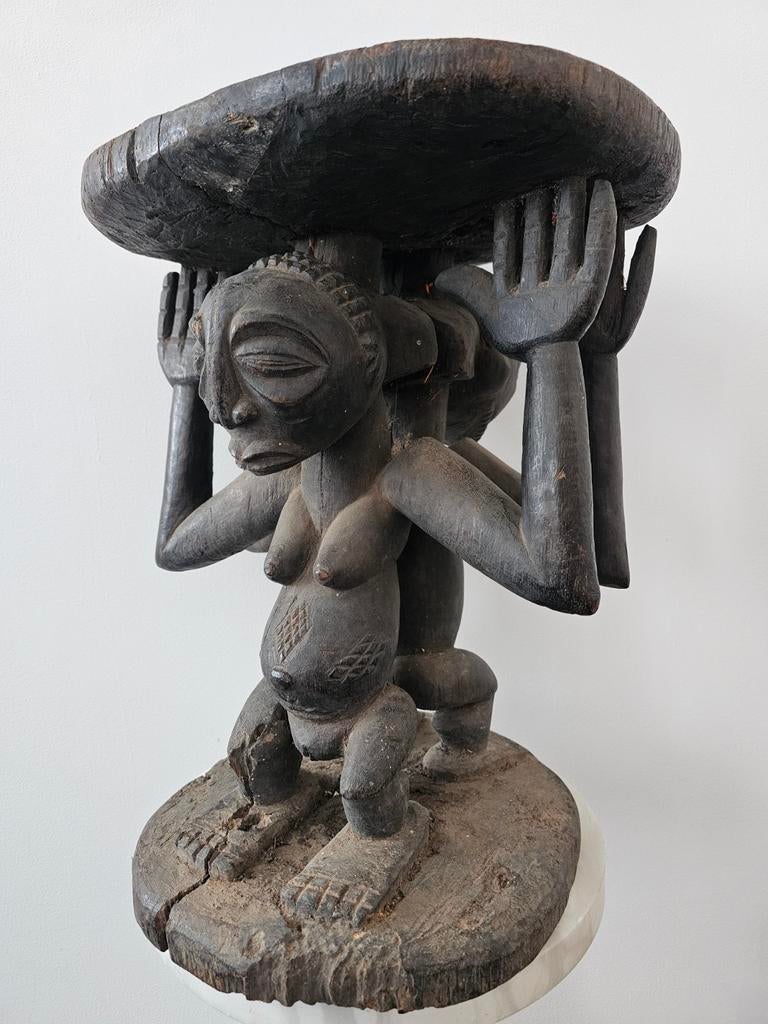 Tabouret Luba du Congo. 45cm/30cm, Enlèvement ou Envoi