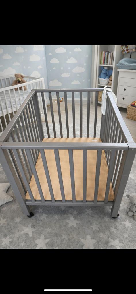 Parc bébé pericles gris réglable en hauteur avec roulettes, Enfants & Bébés, Parcs, Enlèvement, Utilisé, Réglable en hauteur