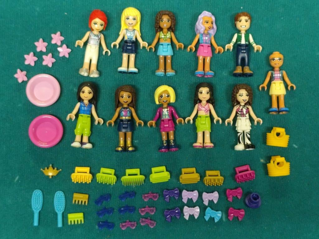 11 Lego Friends minifiguren met accessoires, Kinderen en Baby's, Lego, Friends, Ophalen of Verzenden, Zo goed als nieuw