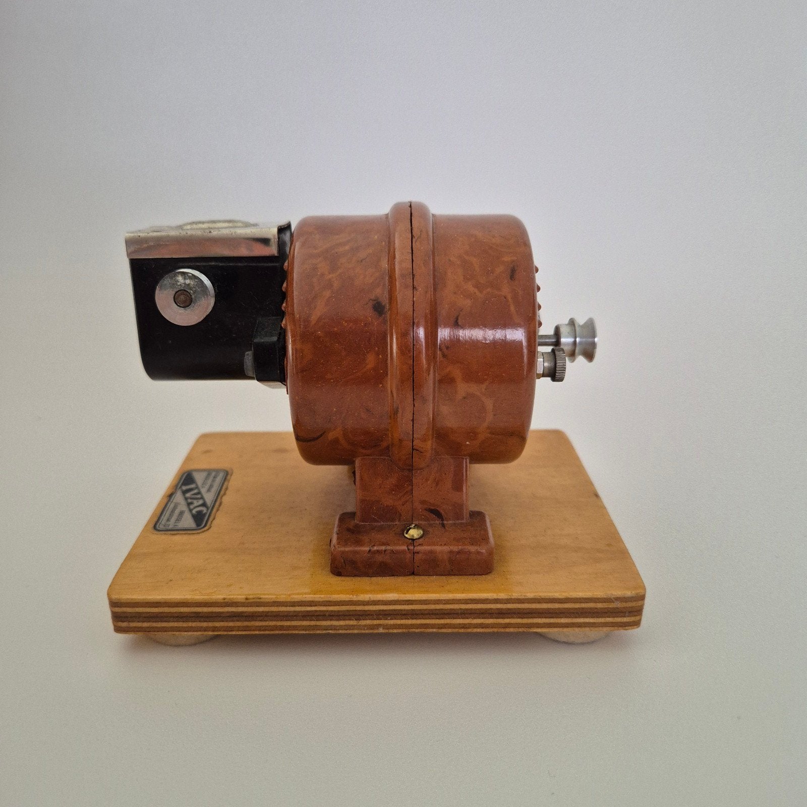 Vintage IVAC Brussels Educational Demo Motor – Light brown, Antiquités & Art, Enlèvement ou Envoi
