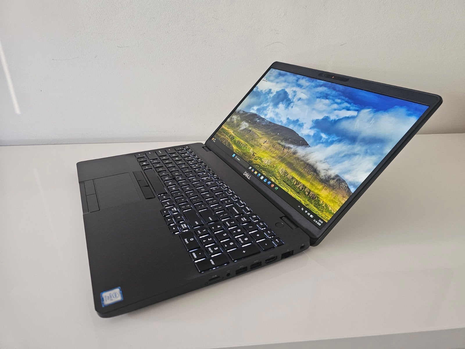 Dell 5501 15" Touchscreen laptop met i7-9850H processor, 256 GB, Dell Latitude 5501, Ophalen of Verzenden, Zo goed als nieuw