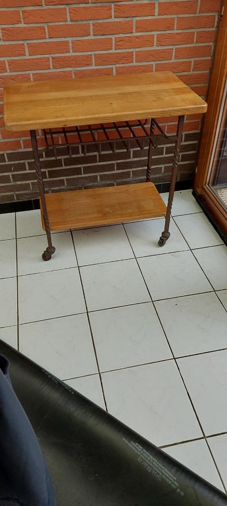 Table en chêne sur roulettes., Chêne
