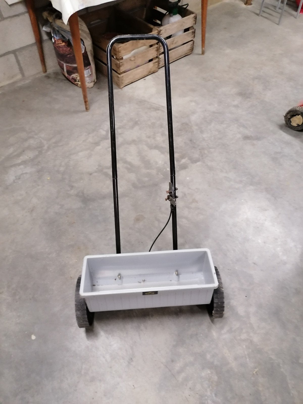 Grasmachine venticuleer en zaaibak GRATIS, Tuin en Terras, Ophalen