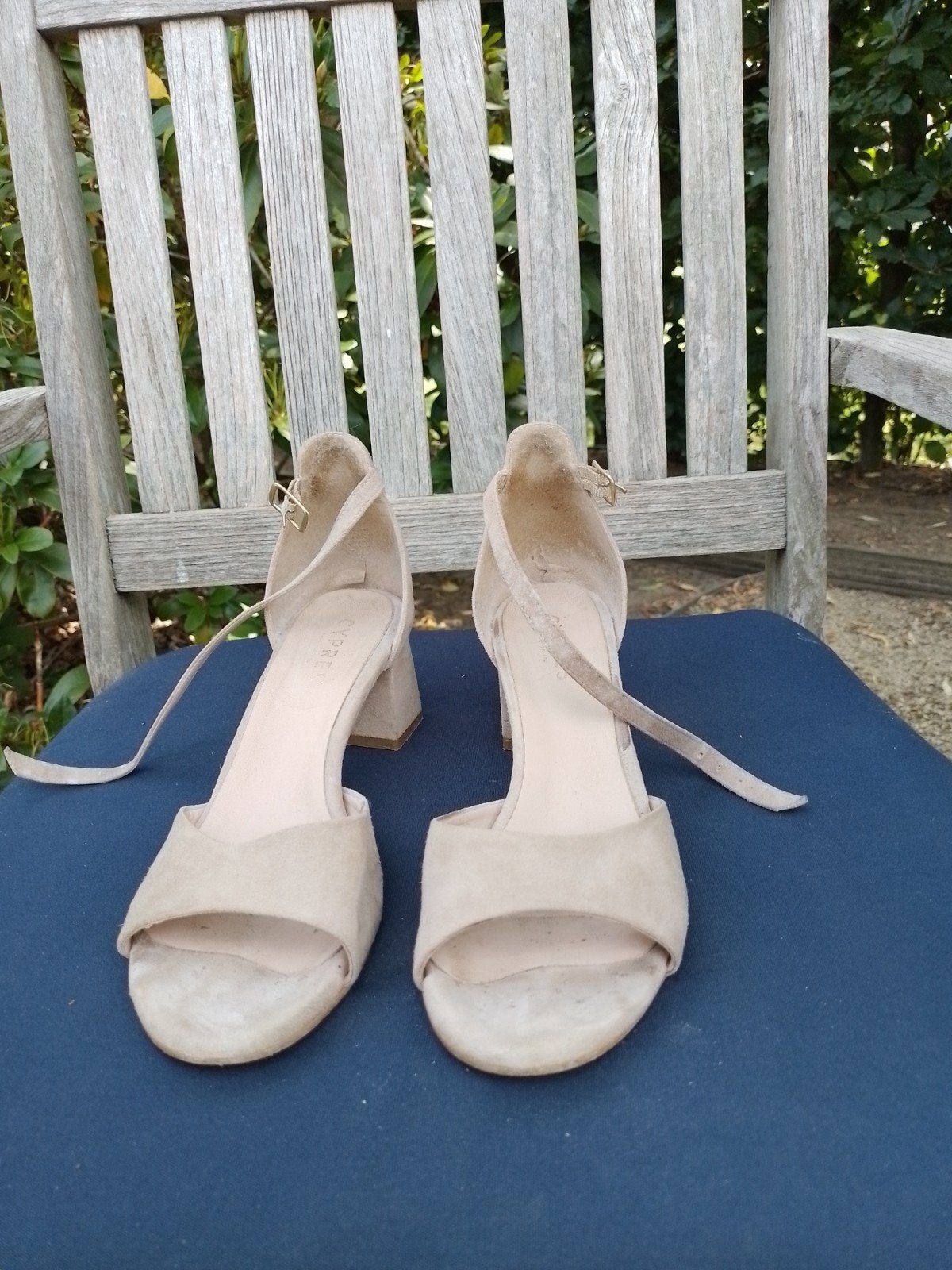 Open sandaaltje m 38 merk cypres., Kleding | Dames, Ophalen, Beige