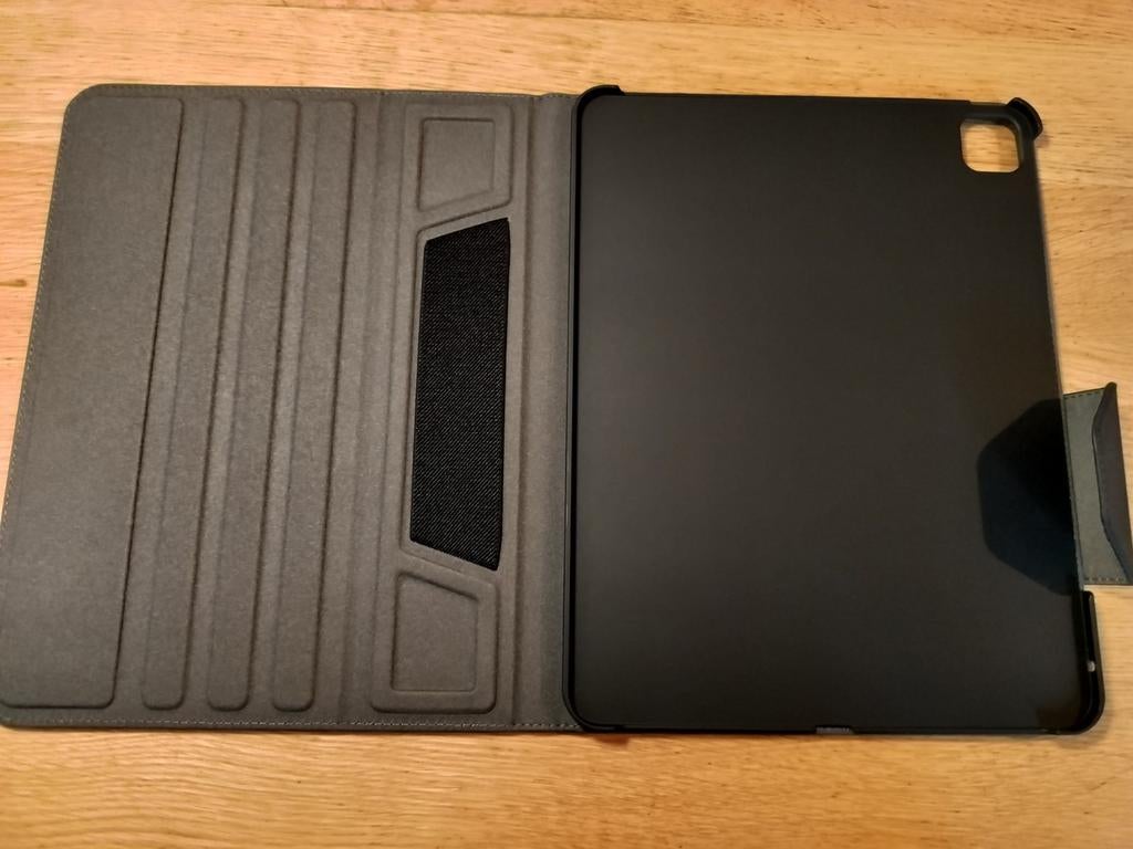 Bluebuilt book case zwart Apple iPad pro 13 inch, Computers en Software, 13 inch of meer, Nieuw, Bescherming voor- en achterkant