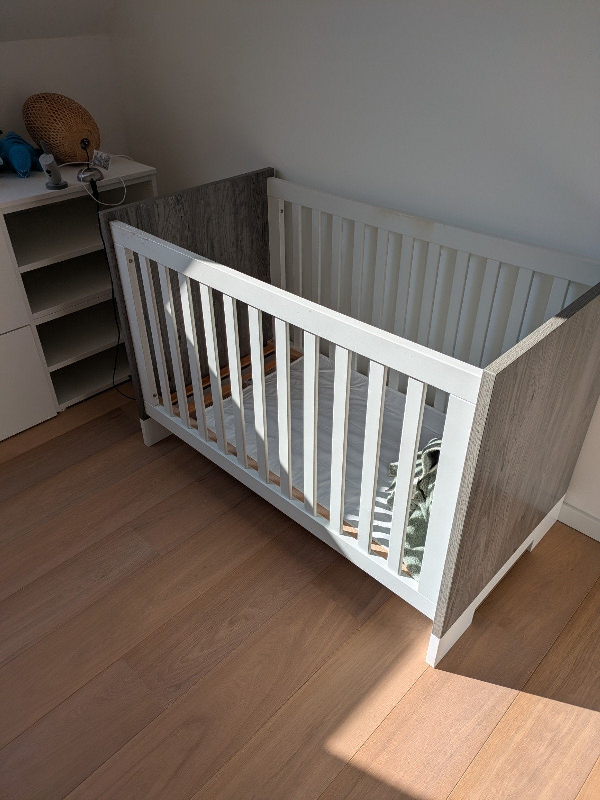 babybed gratis, licht beschadigd, Ophalen, Gebruikt