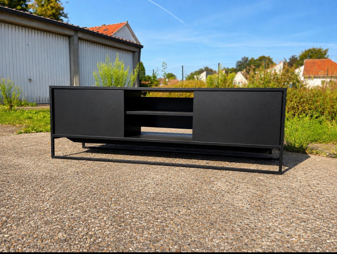Zwart IKEA tv-meubel – 150 cm breed, Huis en Inrichting, Ophalen, Gebruikt, 100 tot 150 cm, Minder dan 100 cm