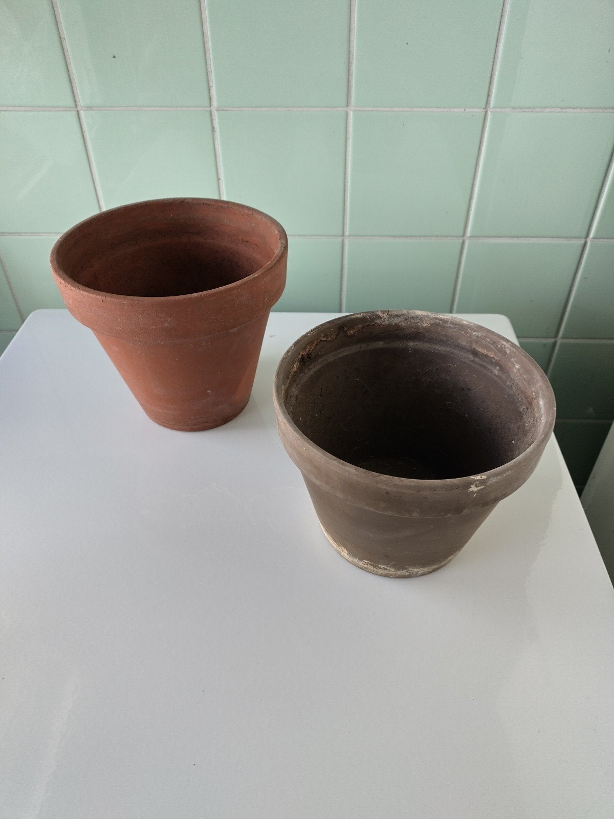 2x Bloempotten terracotta AFHALING LEES BESCHRIJVING, Ophalen, Gebruikt, Rond, Binnen