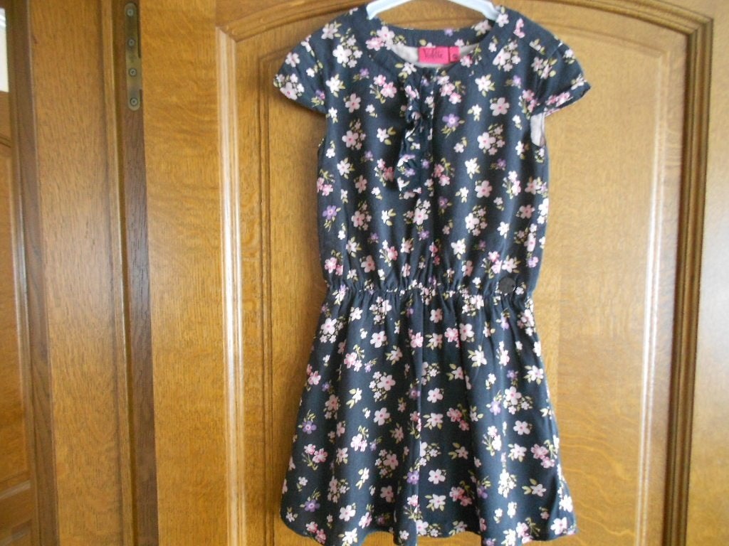 robe noire mt 122 de la marque Violetta, Enfants & Bébés, Violetta, Robe ou Jupe, Enlèvement ou Envoi, Utilisé