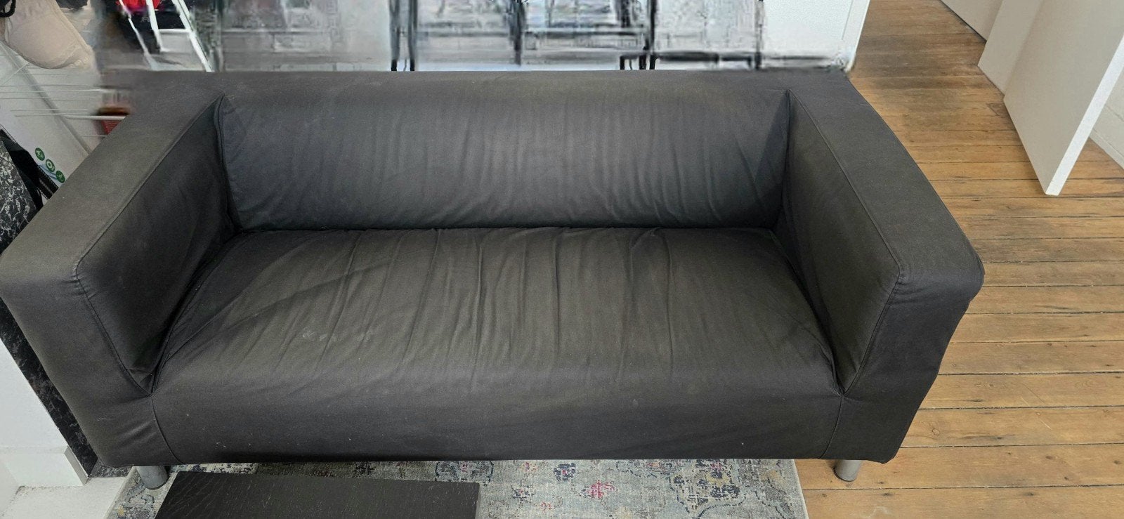 IKEA KLIPPAN 2-zitsbank - Donkergrijs/Zwart - Zeer goed, Huis en Inrichting, Ophalen, Driepersoons, Zo goed als nieuw, Rechte bank