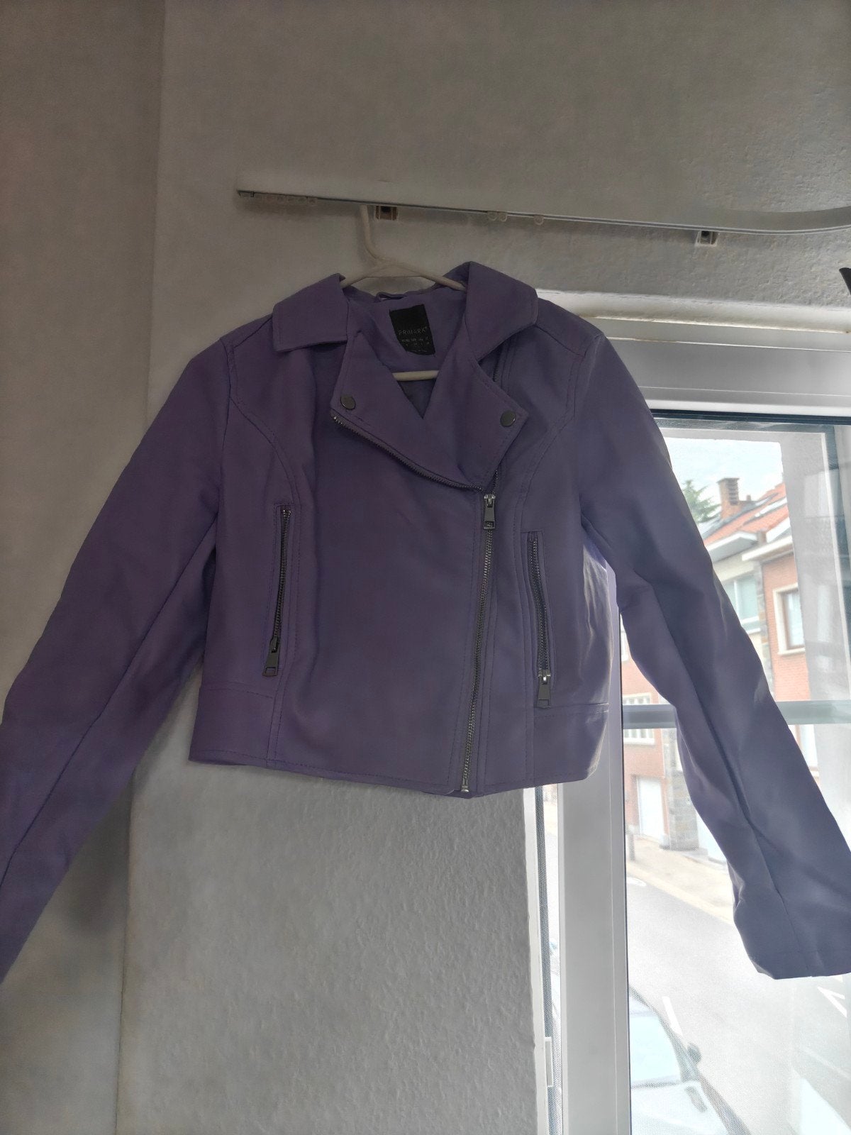 veste simili violet et bomber léopard 2 euros 1- 3euros lot, Primark, Enlèvement, Taille 34 (XS) ou plus petite, Porté