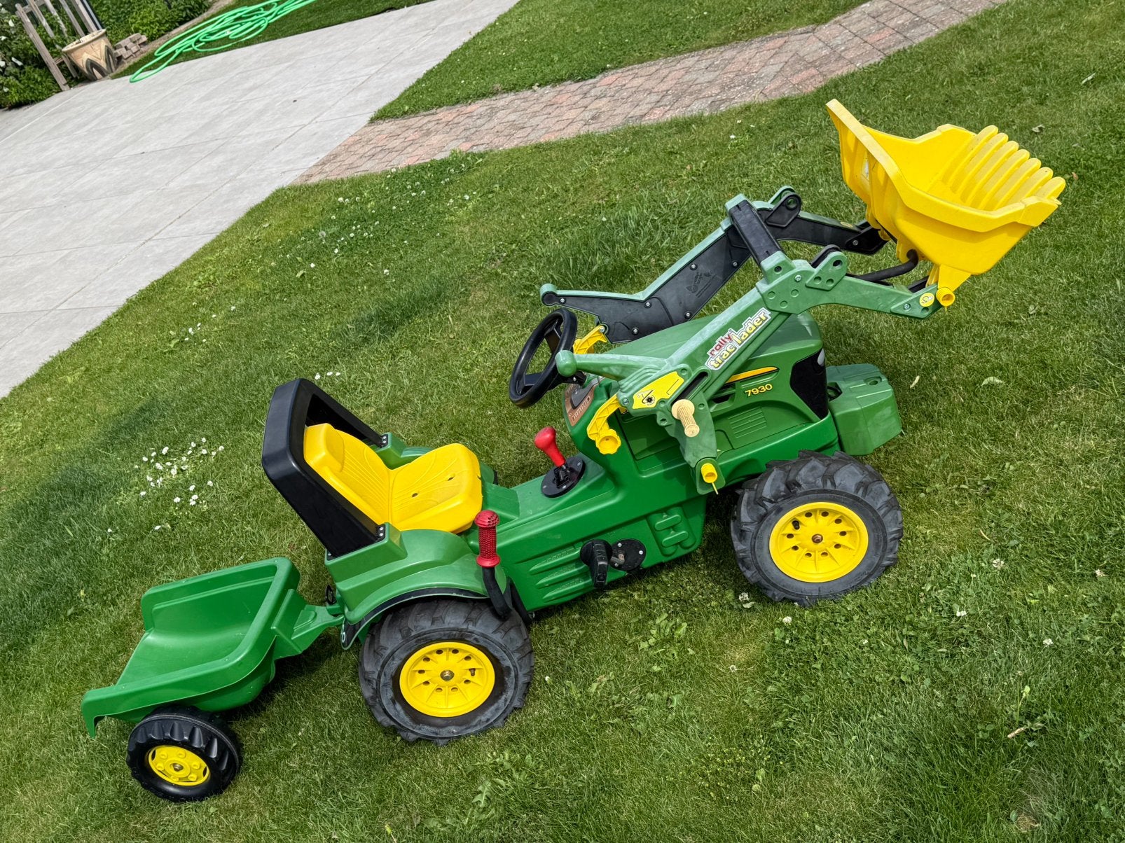 Tracteur à pédales John Deere 7930 avec godet et remorque, Enlèvement, Utilisé