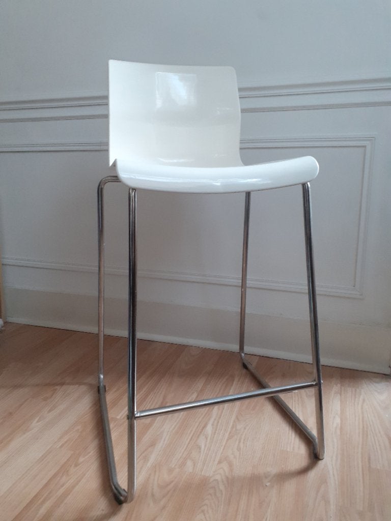 Uccle-Forest Tabouret haut Ikea Glenn, blanc et chrome, Bxl, 1 tabouret, Synthétique, Enlèvement, Utilisé