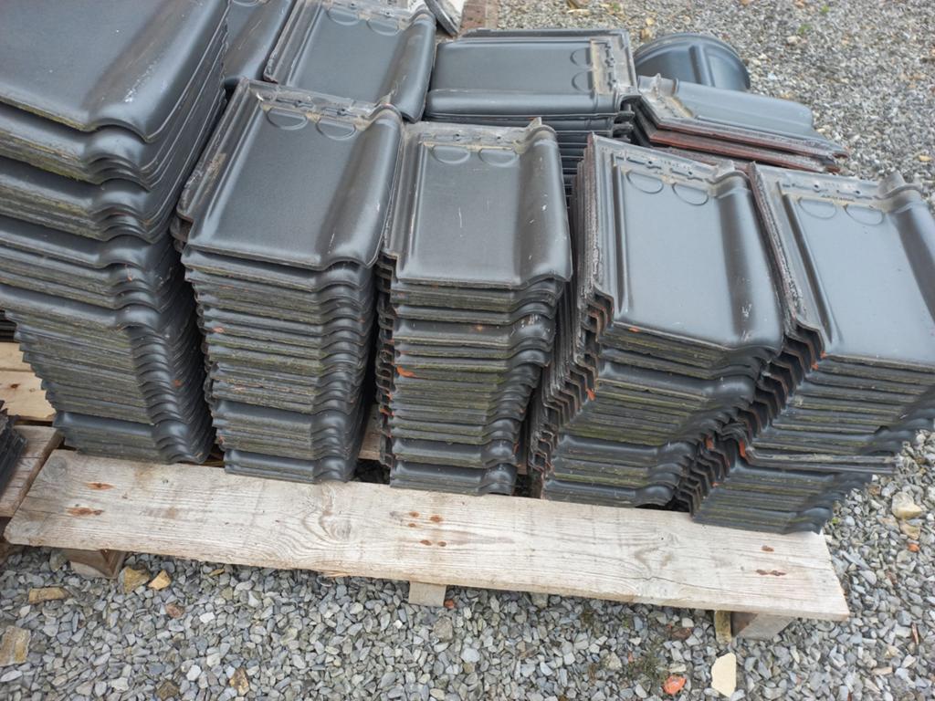 Dakpannen te koop ongeveer 3 jaar oud, Doe-het-zelf en Bouw, Dakpannen en Dakbedekking, Ophalen, Gebruikt, Zwart, Dakpannen