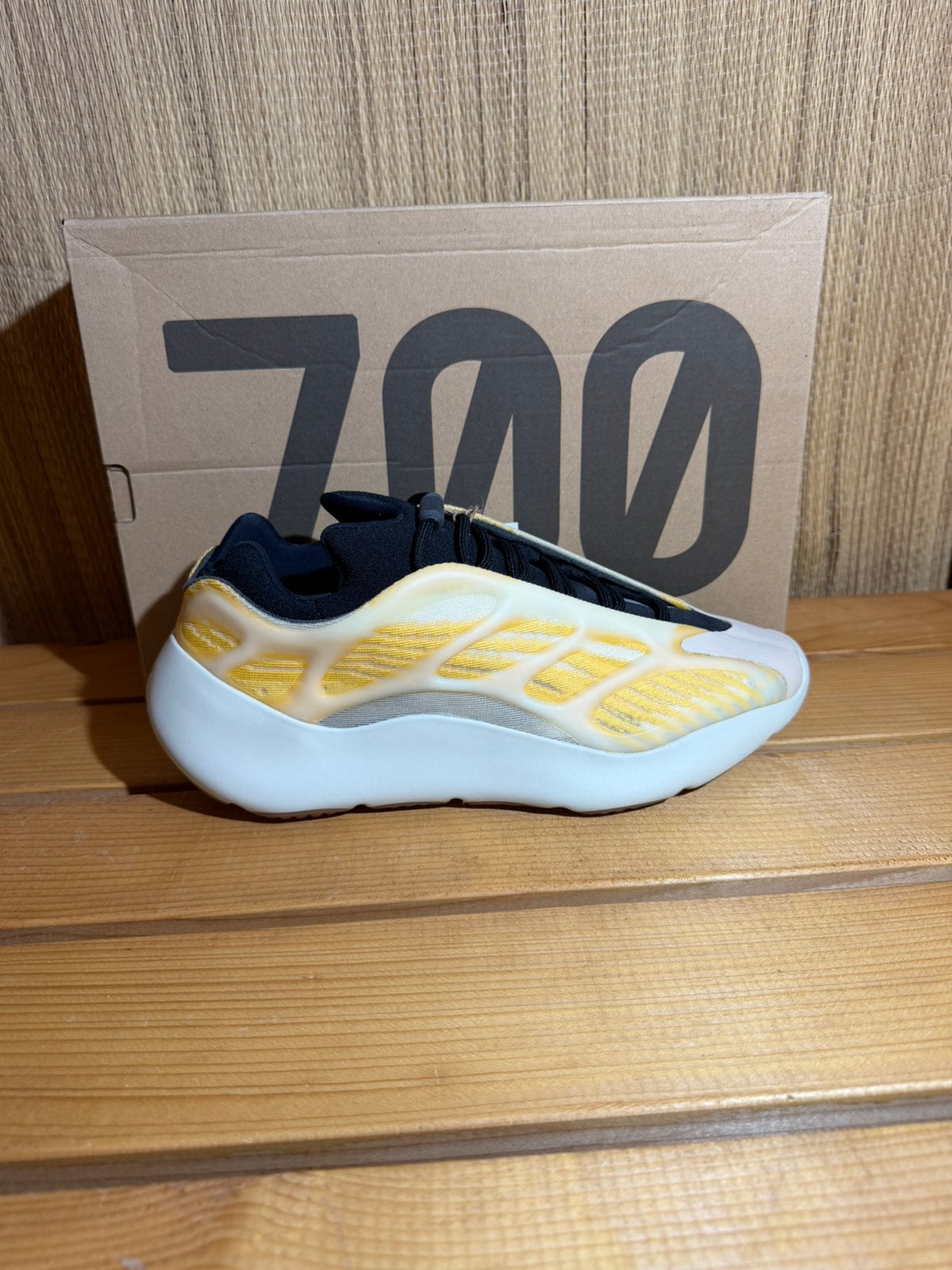 adidas Yeezy 700 V3 Mono Safflower, Enlèvement ou Envoi, Neuf