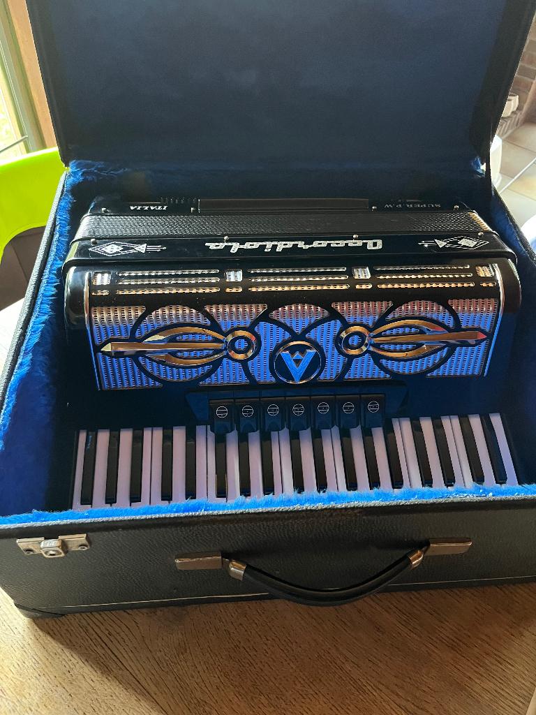 Accordeon accordiola super pw italia, Muziek en Instrumenten, Accordeons, Ophalen, Toetsaccordeon, Met koffer, 120-bas