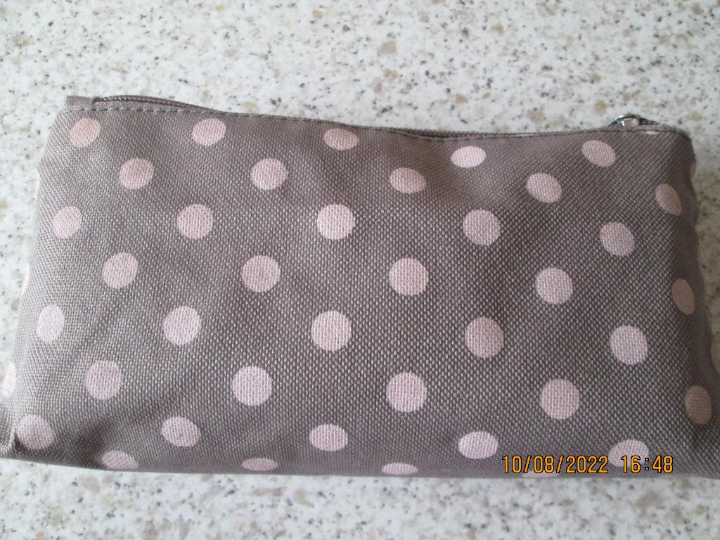 Trousse à maquillage grise à pois rose pâle, Handtassen en Accessoires, Toilettassen, Ophalen, Zo goed als nieuw, Beige, Heer of Dame