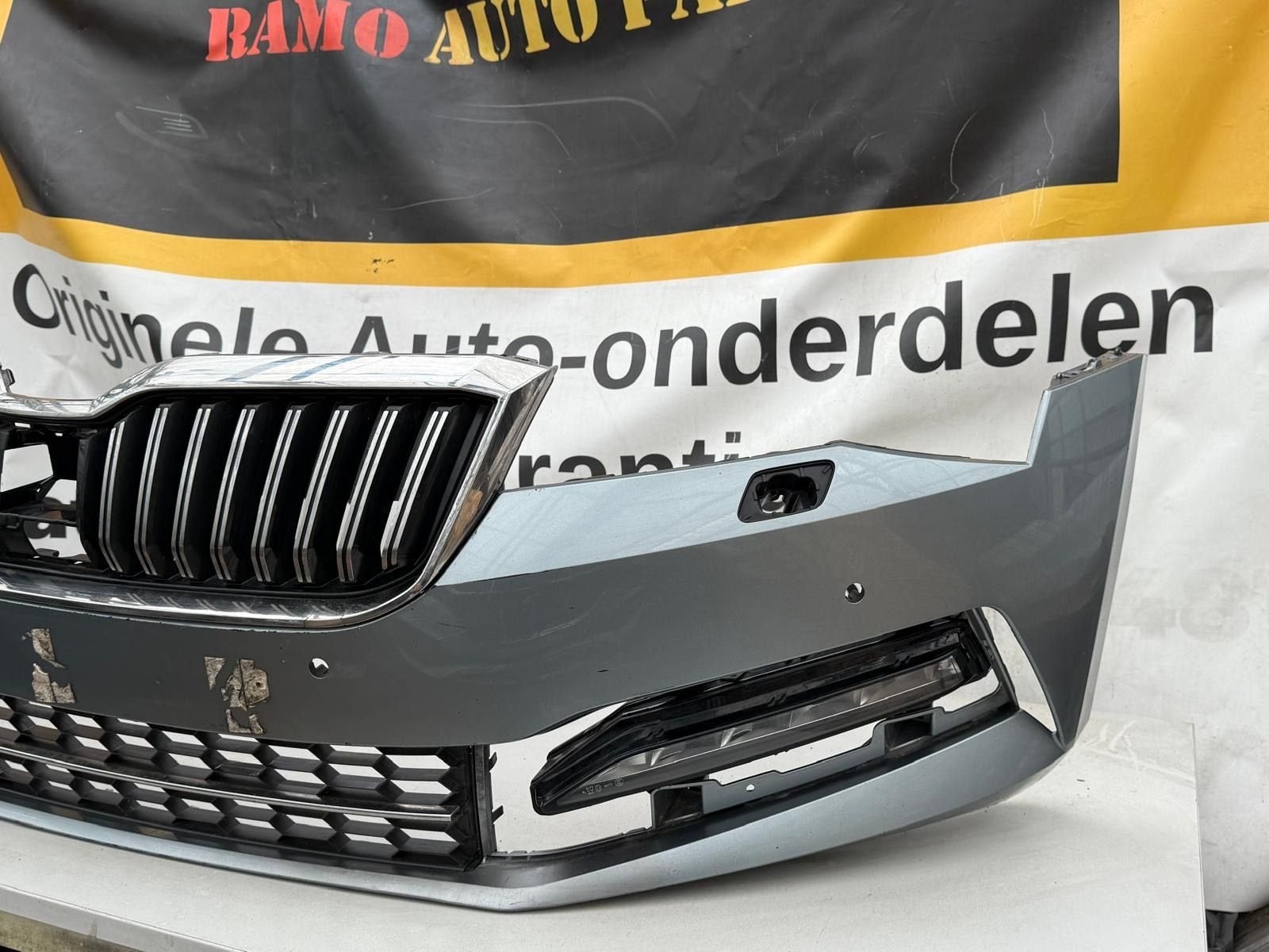 BUMPER SKODA SUPERB III 3V SRA FACELIFT 3V0807221F, -, 3 mois de garantie, Utilisé, Skoda