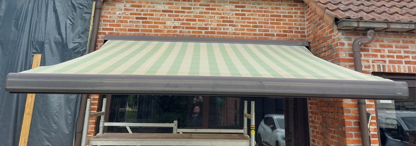 Knikarmscherm met dichte cassette - handbediend, Tuin en Terras, Ophalen, Gebruikt, 150 tot 300 cm, 250 cm tot 450 cm