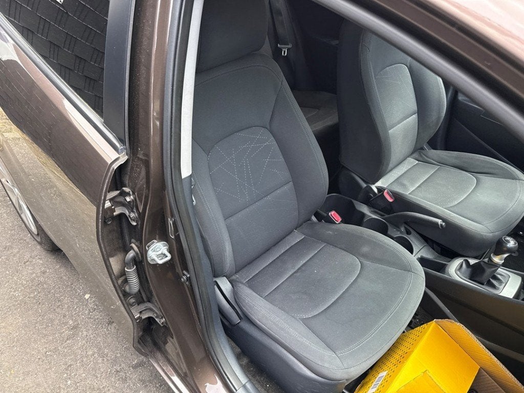 STOEL RECHTS VOOR Kia Rio III (UB) (01-2011/12-2017), Auto-onderdelen, Info@kia.de, Theodor-Heuss-Allee 11
60486  Frankfurt am Main, DE