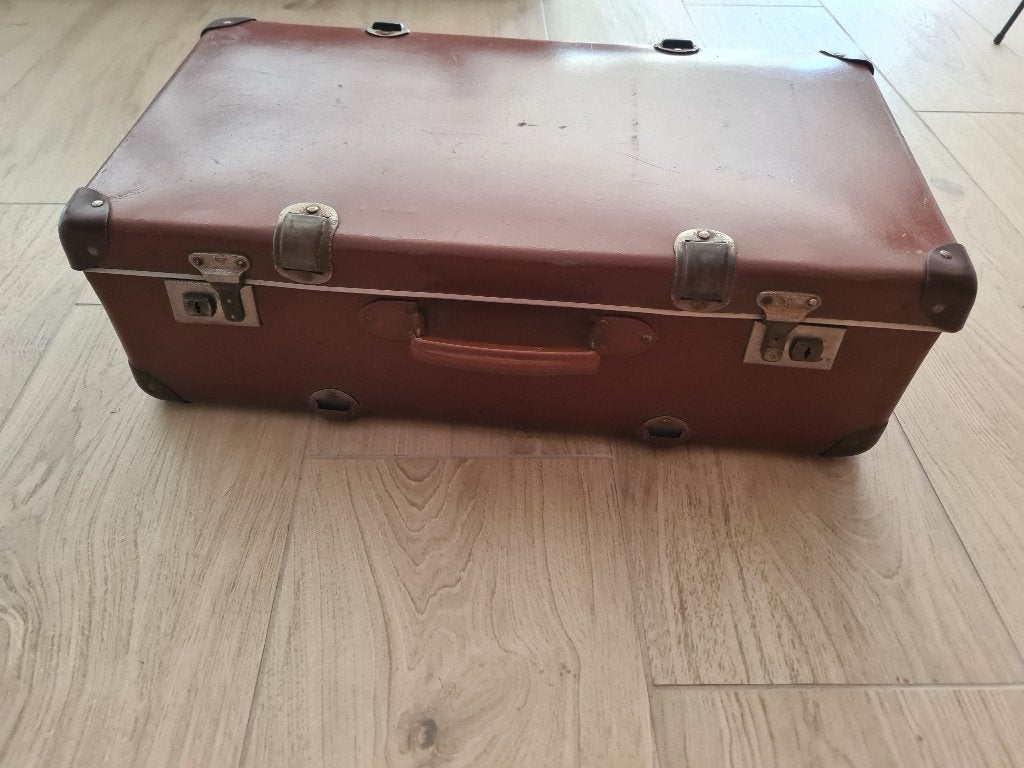 Valise ancienne, Enlèvement