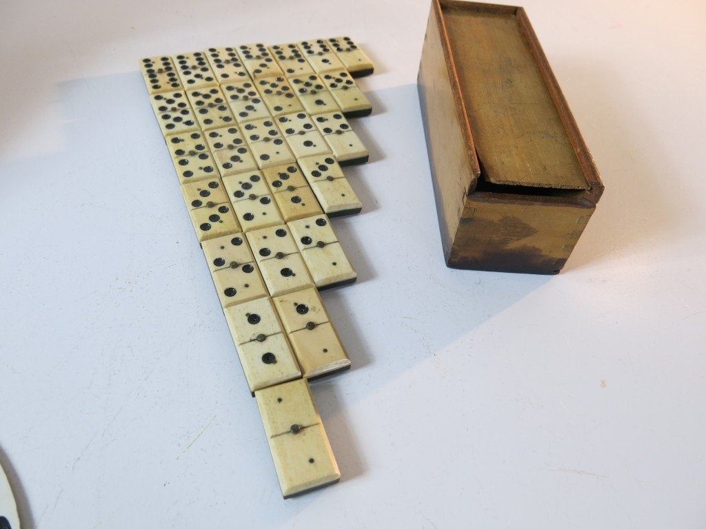 Jeu de dominos ancien, os et ébène, vers 1910, Antiquités & Art, Enlèvement ou Envoi