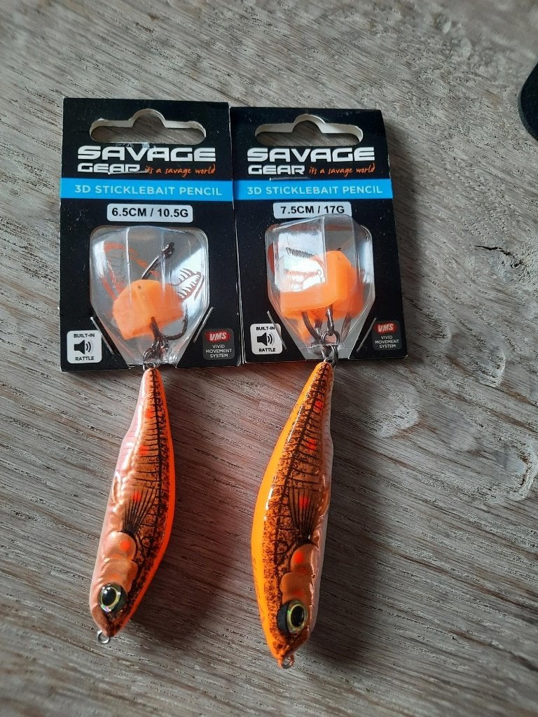 2x Savage Gear 3D sticklebait pencil, Enlèvement ou Envoi, Neuf, Autres types