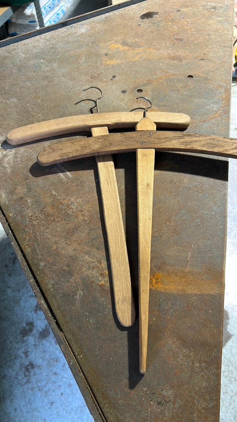 2 vintage kledinghangers, Ophalen, Gebruikt, Hout