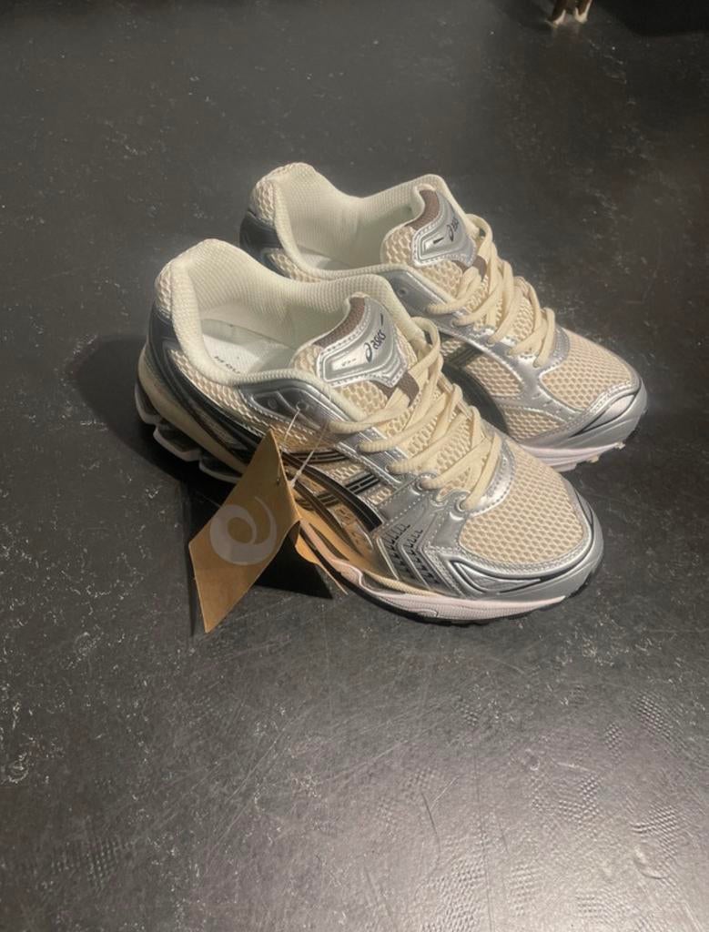Asics kayano 14 41,5, Neuf, Enlèvement, Blanc, Baskets