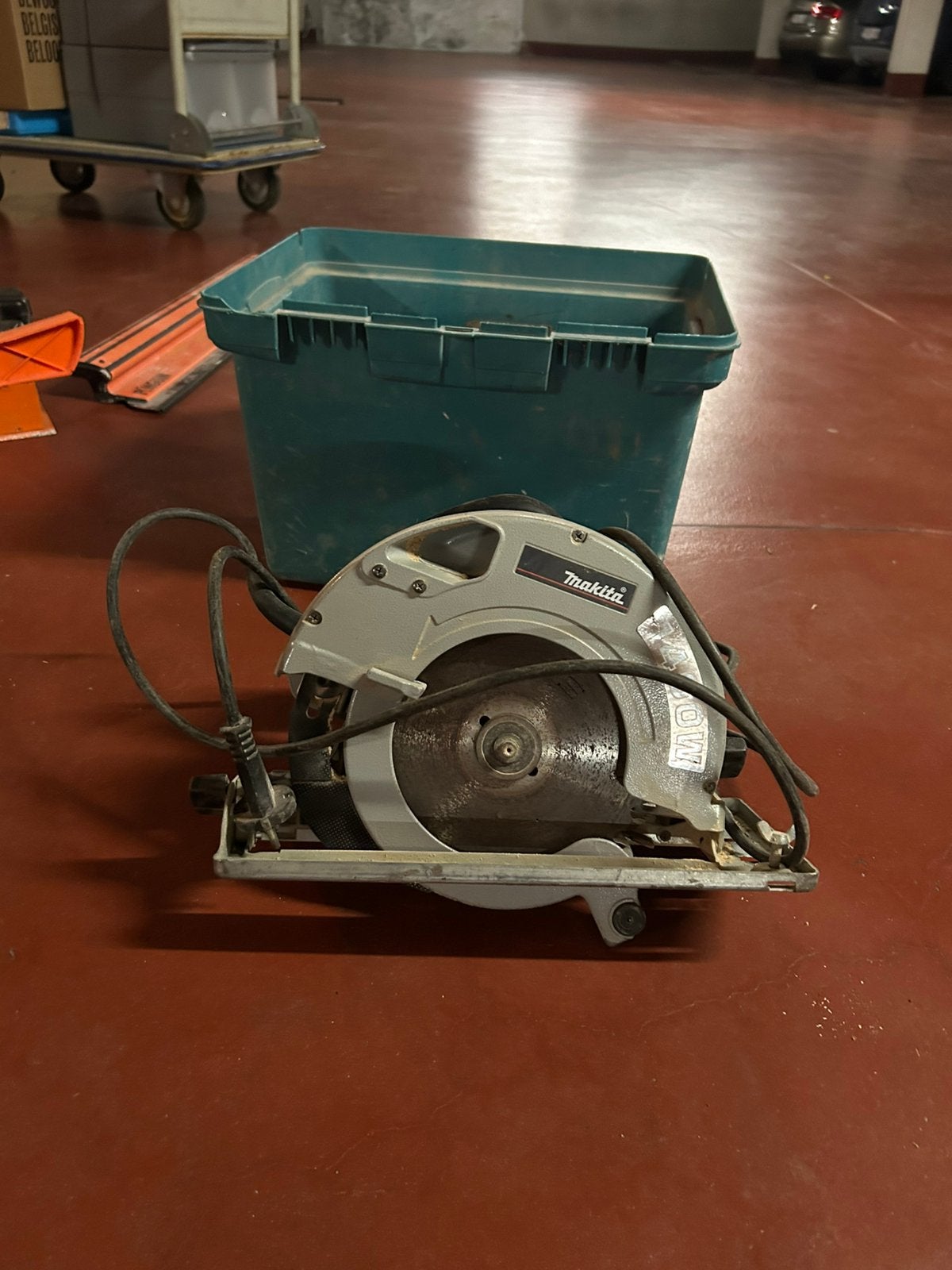 Makita cirkelzaag, Doe-het-zelf en Bouw, Ophalen, Zo goed als nieuw, Cirkelzaag