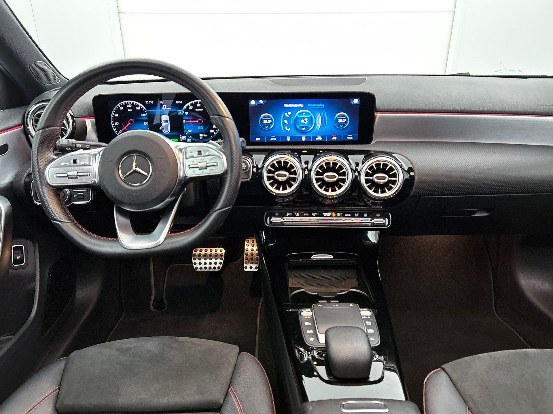 Mercedes-Benz A-Klasse 250 e Hatchback AMG Line | Panoramisc, Autos, Achat, Entreprise, 16 kWh, Carnet d'entretien