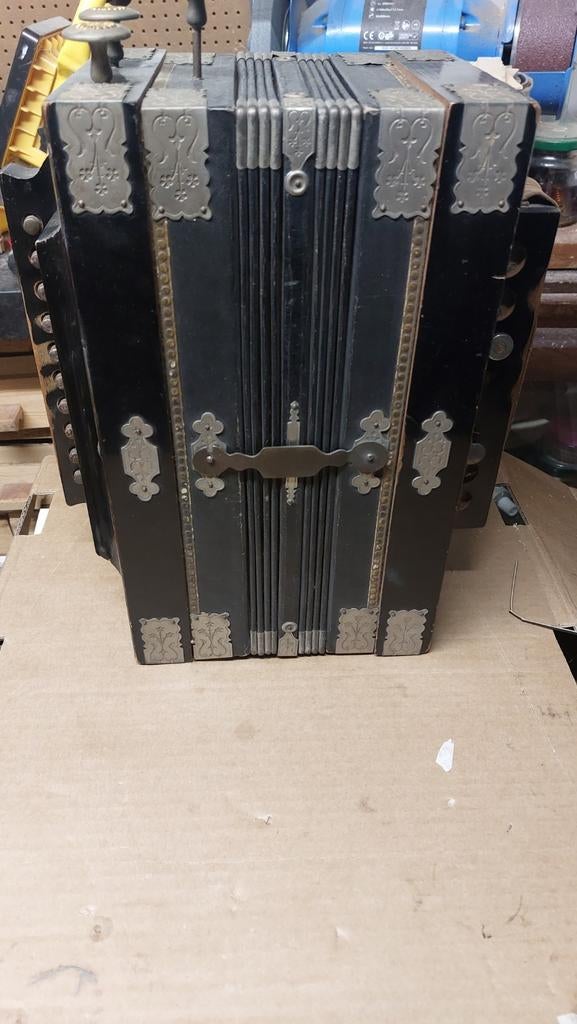 Zeer mooie antieke accordeon. Een zeer fraai decoratie item, Ophalen of Verzenden