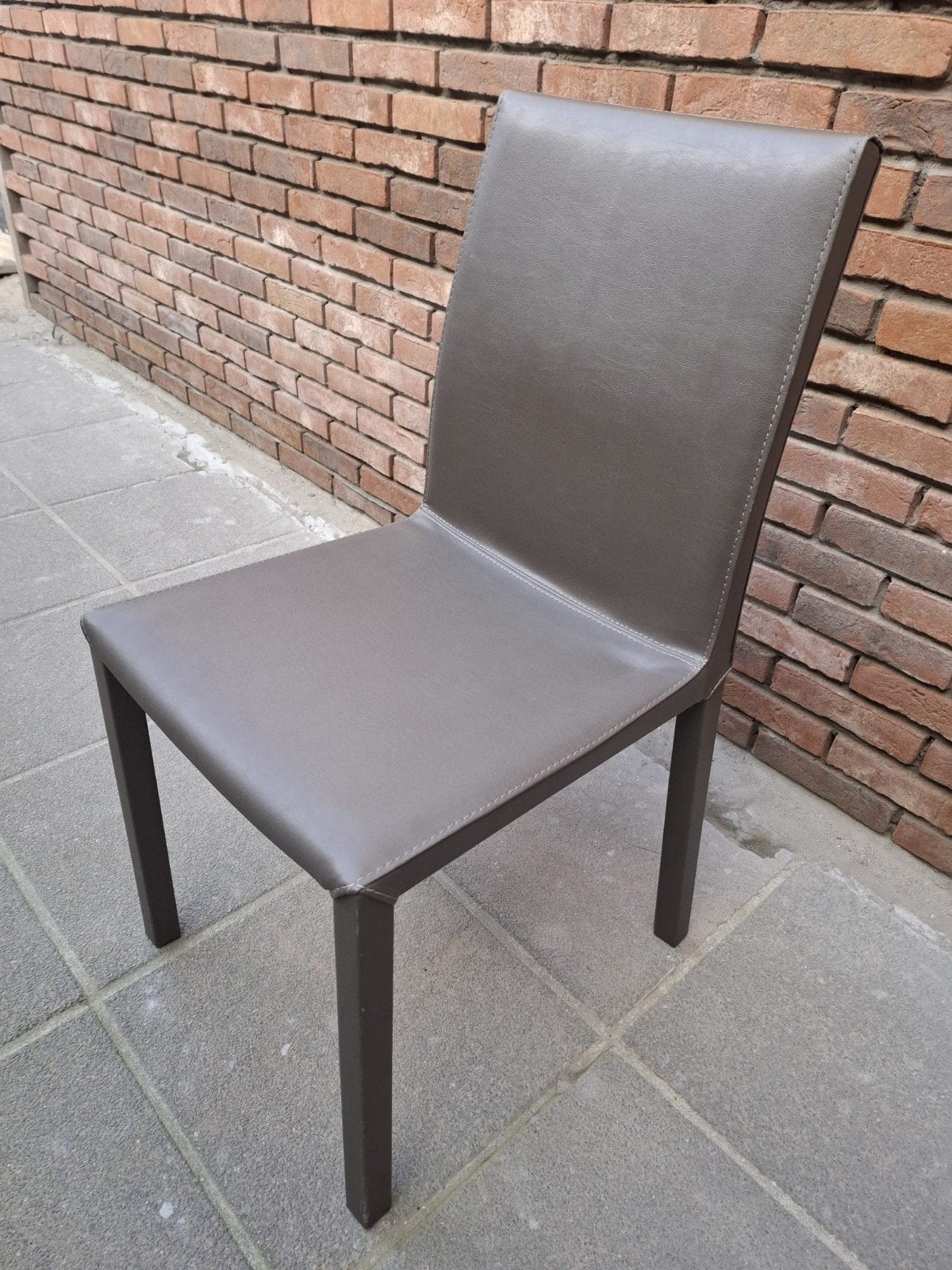 8 stoelen...2 met lichte gebruiksschade..GRATIS, Enlèvement ou Envoi
